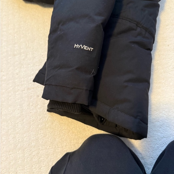 The North Face Black Puffer Jacket - Picture 5 of 5